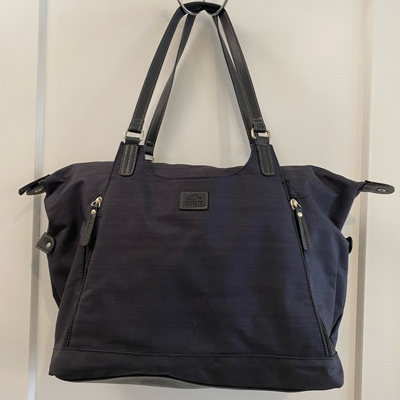 Roots Handbags - <3 NEW Roots overnight bag w leather details